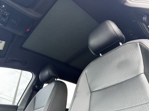 Used 2020 Volkswagen Tiguan SE R-Line FWD image 19