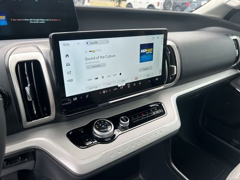 New 2025 Ford Expedition Active image 30