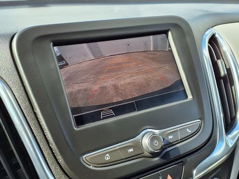 Used 2022 Chevrolet Equinox LT AWD/4WD image 9
