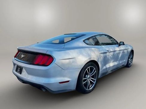 Used 2016 Ford Mustang Coupe RWD image 8