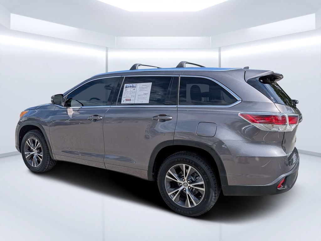 Used 2016 Toyota Highlander XLE FWD image 4