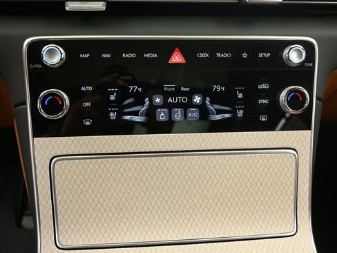 Used 2025 Genesis GV80 3.5T Prestige image 32