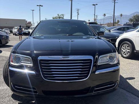 Used 2012 Chrysler 300 RWD image 2