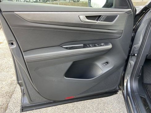 Used 2025 Volkswagen Atlas Cross Sport SE w/ Panoramic Sunroof Package image 25