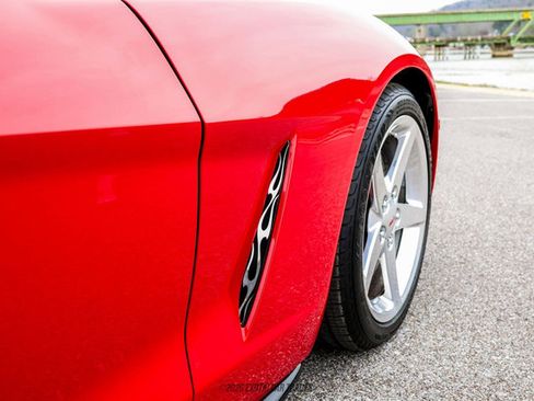 Used 2005 Chevrolet Corvette Convertible w/ Preferred Equipment Group image 69