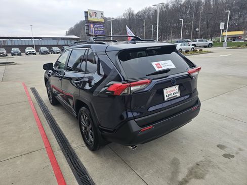 Certified 2022 Toyota RAV4 XLE Premium image 7