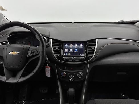 Used 2018 Chevrolet Trax LS image 25