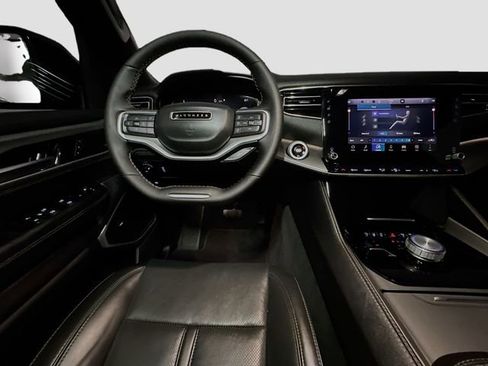 New 2025 Jeep Wagoneer 4WD w/ Convenience Group I image 28