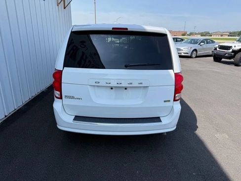Used 2017 Dodge Grand Caravan SE FWD image 7
