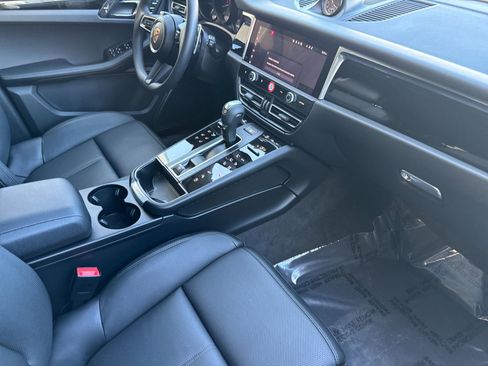 Certified 2025 Porsche Macan image 18