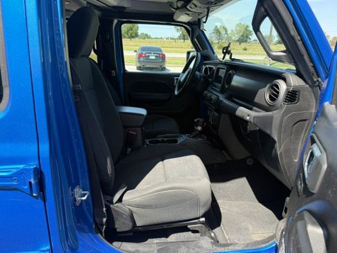 Used 2021 Jeep Gladiator Sport AWD/4WD image 8