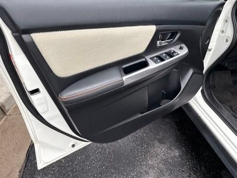 Used 2017 Subaru Crosstrek 2.0i Premium w/ Moonroof Package AWD/4WD image 5