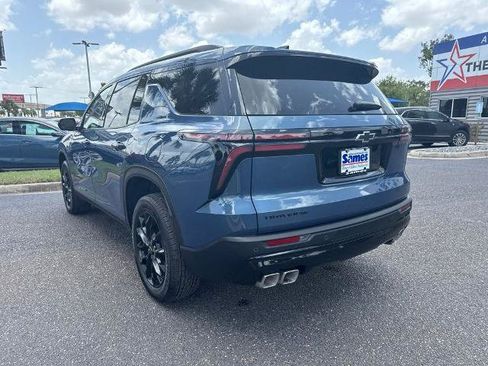 Used 2026 Chevrolet Traverse LT w/ Midnight/Sport Edition FWD image 3