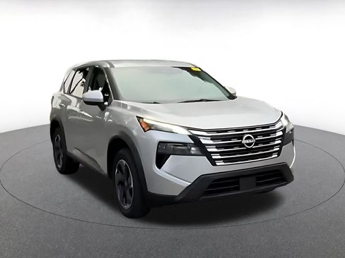 Used 2025 Nissan Rogue SV FWD image 2