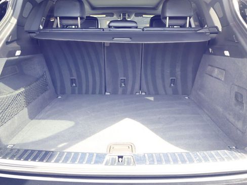 Certified 2023 Porsche Cayenne Platinum Edition image 22