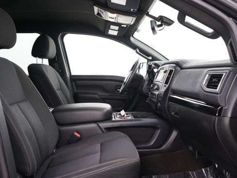 Used 2018 Nissan Titan SV w/ SV Convenience Package AWD/4WD image 11