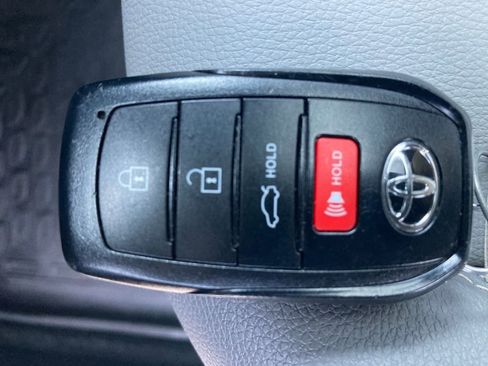 Used 2025 Toyota Camry SE image 29