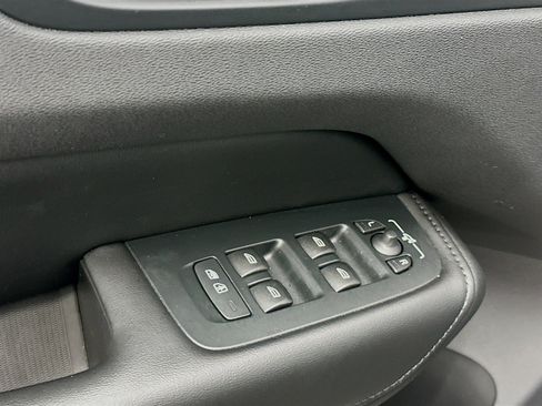 Used 2025 Volvo XC60 B5 Plus image 15