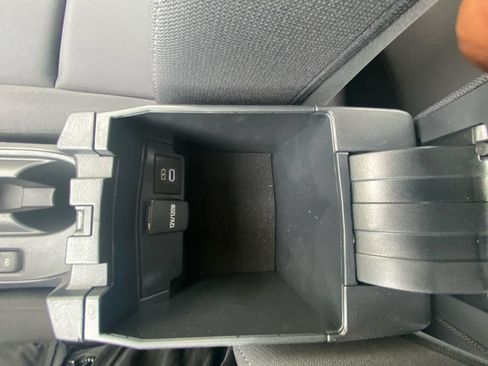 Used 2025 Toyota Corolla LE FWD image 25