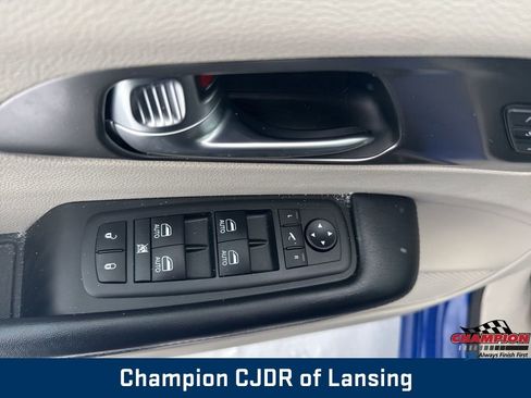 Used 2019 Chrysler Pacifica Limited image 14