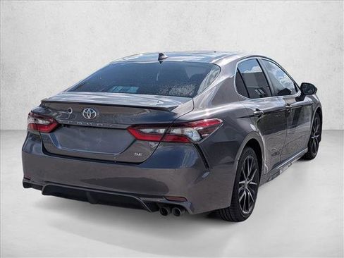 Used 2022 Toyota Camry SE FWD image 5