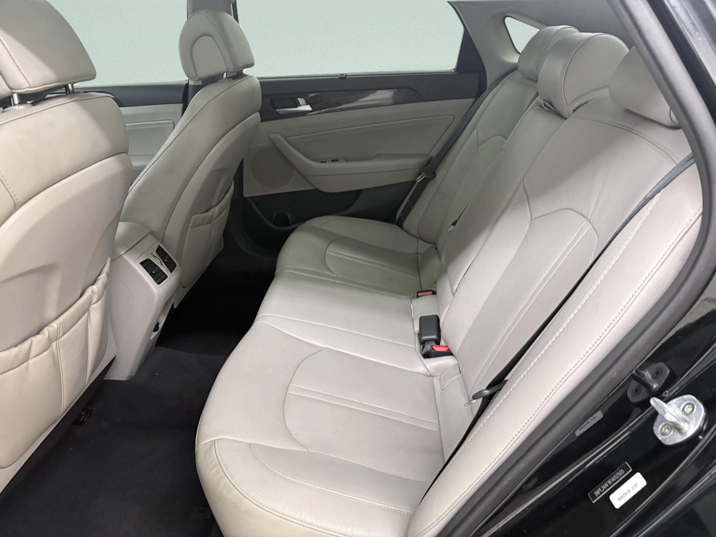 Used 2015 Hyundai Sonata Limited w/ Option Group 05 FWD image 11