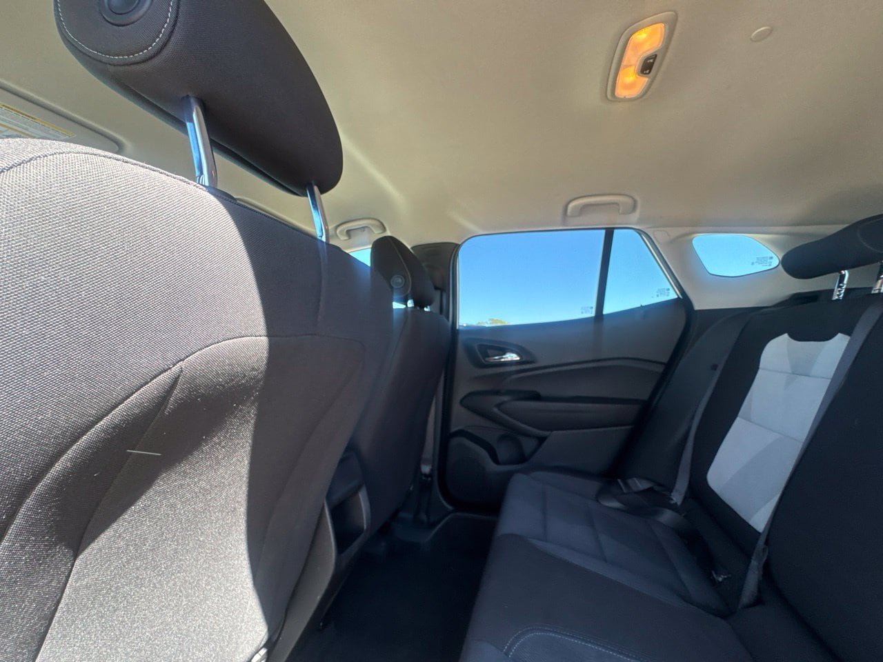 Used 2025 Chevrolet Trax LS FWD image 34