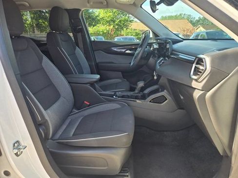 Used 2025 Chevrolet TrailBlazer LT AWD/4WD image 28