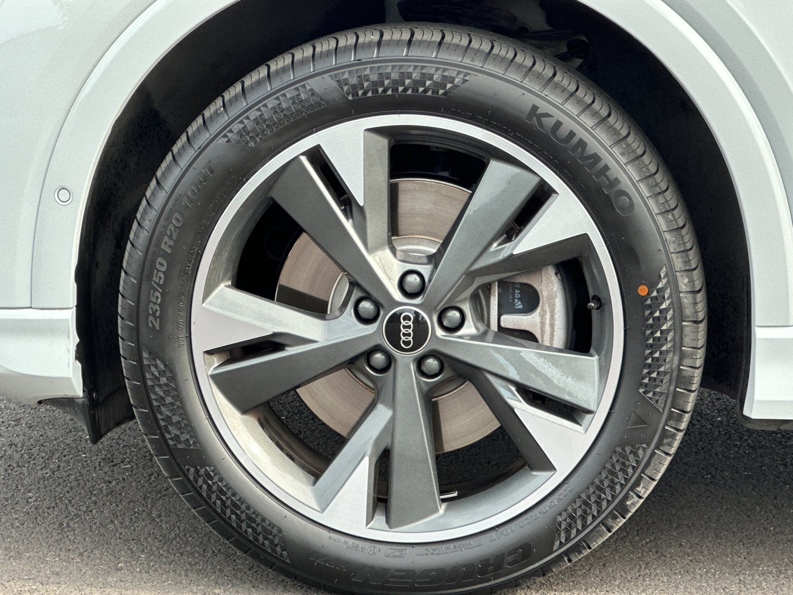 Used 2024 Audi Q4 e-tron Prestige AWD/4WD image 33