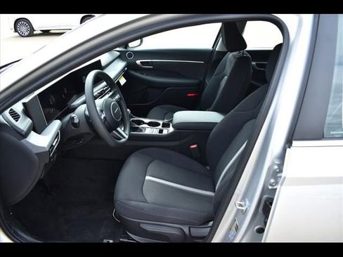 Used 2025 Hyundai Sonata SE image 13