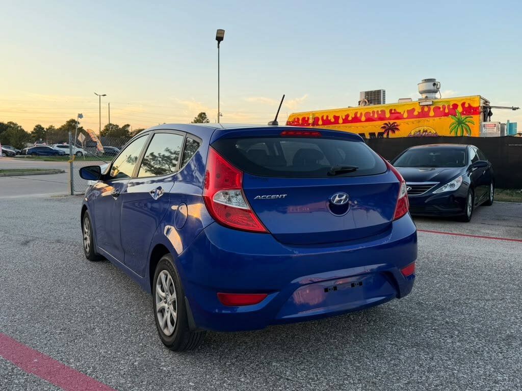 Used 2012 Hyundai Accent GS FWD image 12