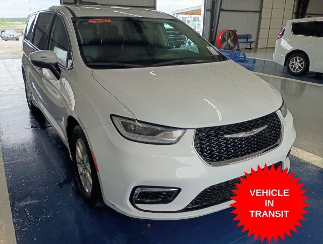 Used 2023 Chrysler Pacifica Touring-L FWD image 1