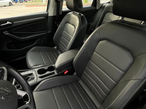 Used 2024 Volkswagen Jetta SE FWD image 22