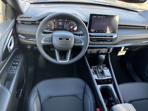 New 2026 Jeep Compass Latitude image 10