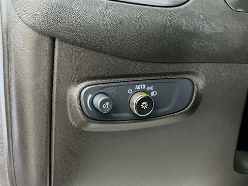 Used 2024 Chevrolet Equinox LT FWD image 10