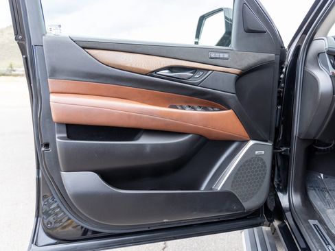 Used 2019 Cadillac Escalade Premium Luxury image 11