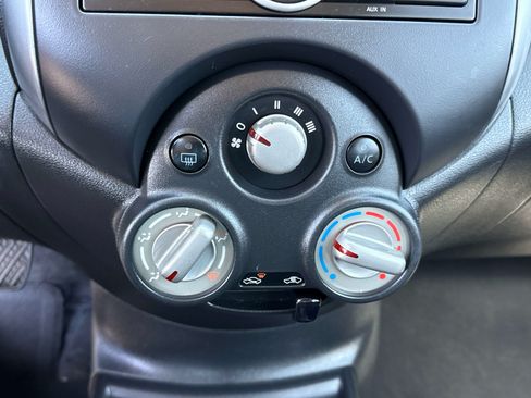 Used 2012 Nissan Versa SV FWD image 21