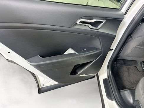 Used 2024 Kia Sportage LX image 25