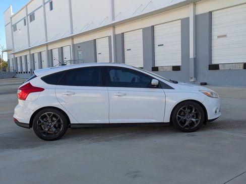 Used 2014 Ford Focus SE w/ Equipment Group 201A image 2