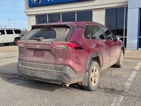Used 2019 Toyota RAV4 XLE w/ Convenience Package image 2