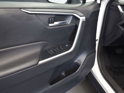 Used 2022 Toyota RAV4 XLE image 11