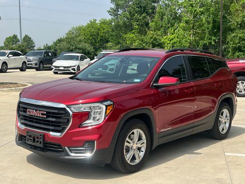 Used 2024 GMC Terrain SLE w/ Driver Convenience Package FWD image 5