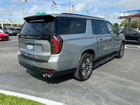 Used 2025 Chevrolet Suburban Z71 image 6