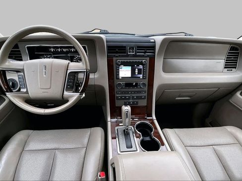 Used 2014 Lincoln Navigator 4WD image 14