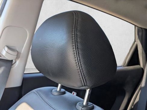 Used 2011 Hyundai Tucson GLS image 13