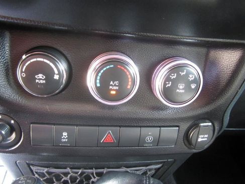 Used 2017 Jeep Wrangler Unlimited Sahara w/ Connectivity Group AWD/4WD image 20