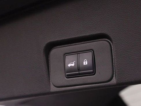 Used 2025 Nissan Rogue SV AWD/4WD image 8