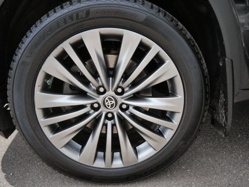 Used 2022 Toyota Highlander Platinum AWD/4WD image 16