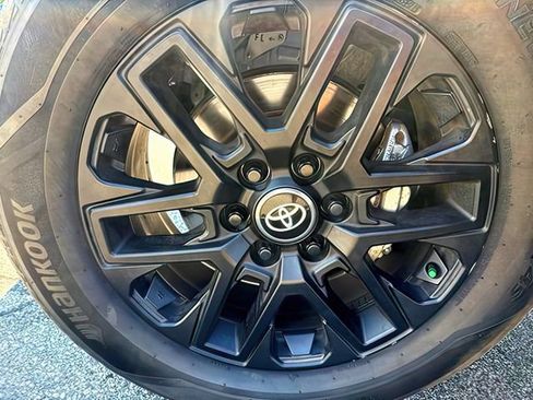 Used 2025 Toyota Tundra Limited AWD/4WD image 18