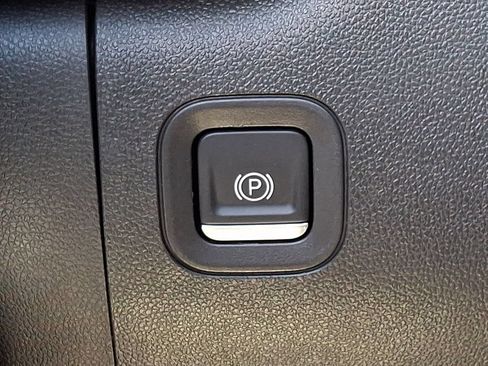 Used 2022 Chevrolet Silverado 1500 Custom Trail Boss AWD/4WD image 24